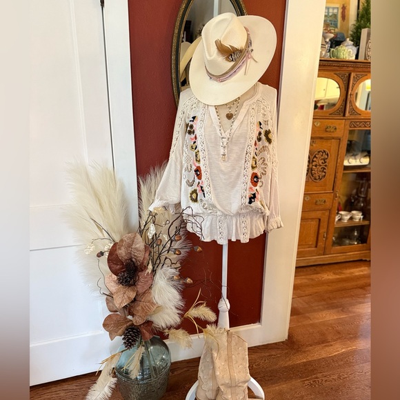 Free People embroidered top. Size small. - Picture 1 of 9